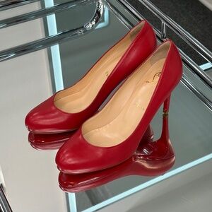 Christian louboutin pump